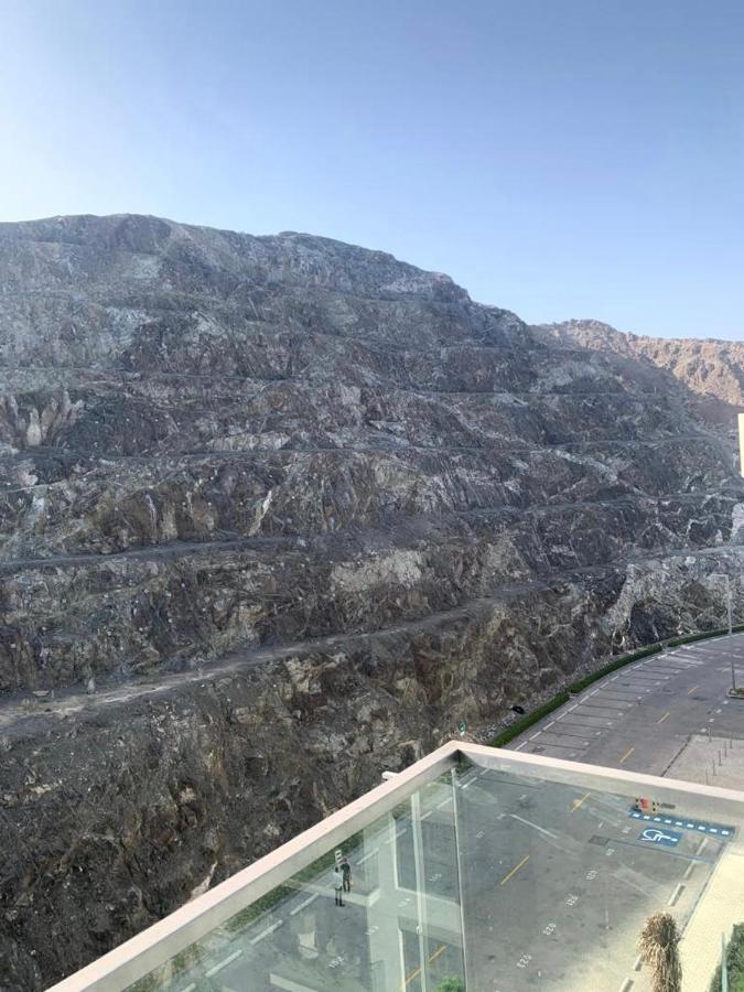 Ocean Mountain View Apartment At The Address Fudschaira Exterior foto